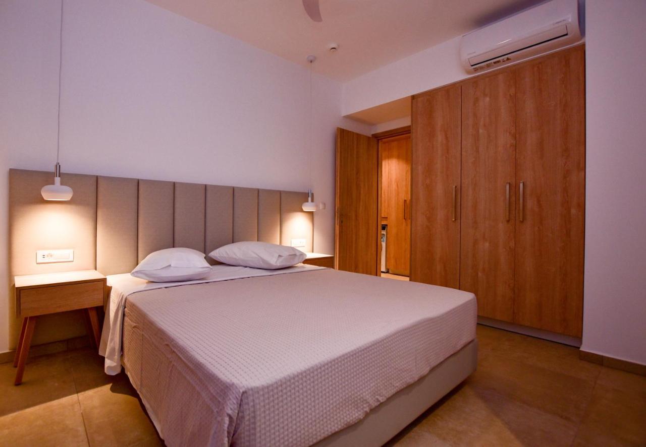 Rosemary Apartments Palaiochora Luaran gambar