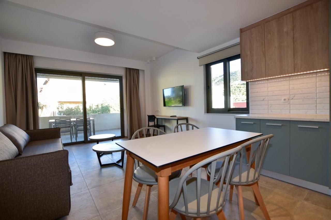 Rosemary Apartments Palaiochora Luaran gambar